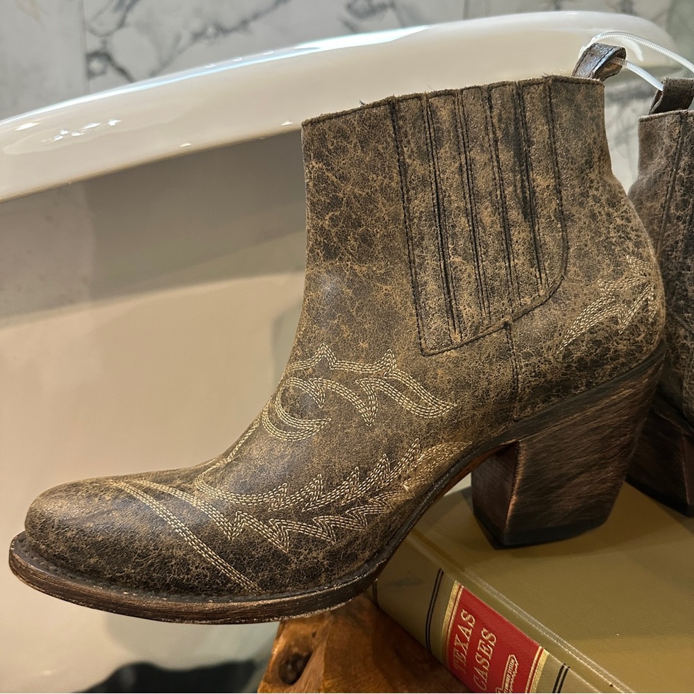 Lucchese Brown Distressed Leather Western Ankle Boots Womens 9 M - Picture 2 of 12